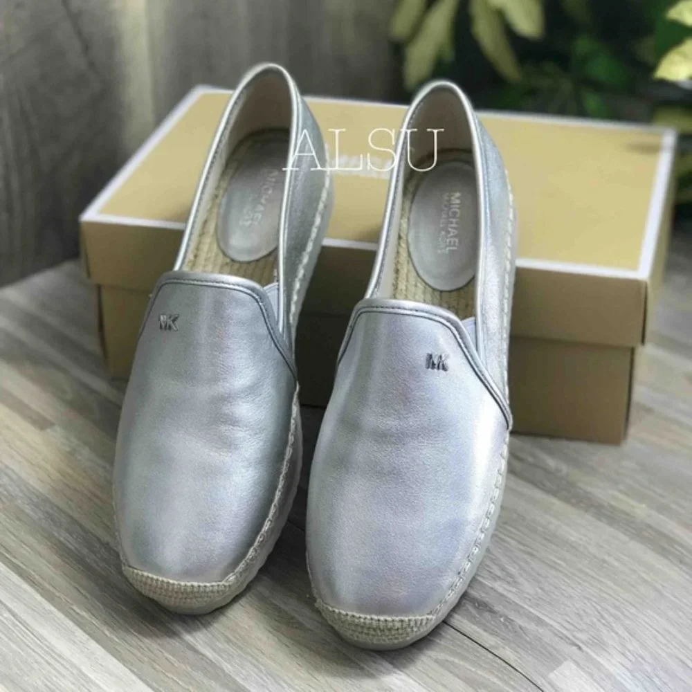 💖MEGA SALE💖🌿 NWT Michael Kors Hastings Slip On  7 Metallic Silver 40R8HTFP2M